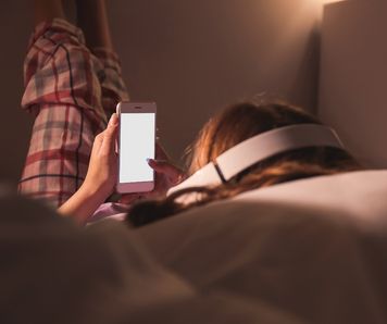 7 nawyków, które niszczą Twój mózg – sprawdź, czy je masz