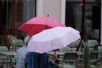 Lepiej nie wychodzić dziś z domu bez parasola. W czwartek deszcz, porywisty wiatr i do 20 stopni
