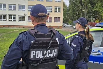Fałszywe alarmy, noże i groźby w szkołach. Prokuratura ujawnia bilans zatrzymań po tzw. krwawym piątku