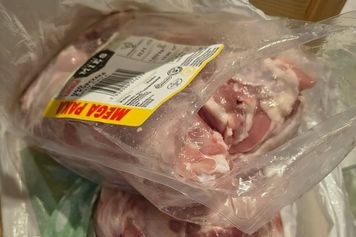 „Około 3 kg mięsa do wyrzucenia”. Klientka Biedronki ostrzega innych przed sklepem przy ul. Jana Sapiehy | ZDJĘCIA