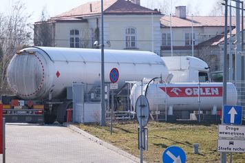 Orlen odpowiada na podwyżki cen paliw. Od czwartku tankujesz taniej przez 8 weekendów