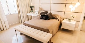 Sypialnia glamour – pomysły na aranżację luksusowej sypialni