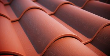 Dachówka ceramiczna – wszystko, co warto o niej wiedzieć!