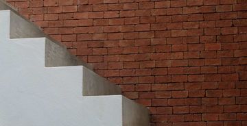 Jakie schody wybrać: drewniane czy betonowe?