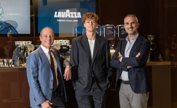 Lavazza i Jannik Sinner przedłużają współpracę. "Dla mnie Lavazza to przede wszystkim rodzina"