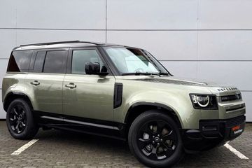 Land Rover Defender 110 D300 X-Dynamic HSE