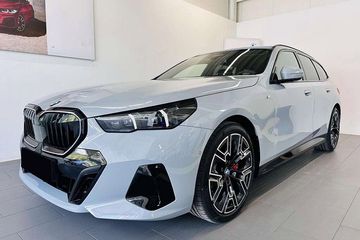 BMW Seria 5 Touring 540d xDrive M Sport