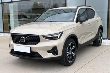 Volvo XC40 B3 Plus Dark