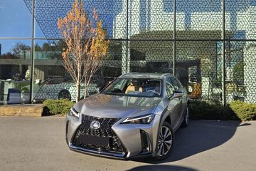 Lexus UX 300h F Sport Design Hybrid Dynamic Force