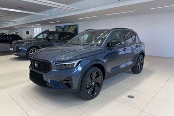 Volvo XC40 B4 Plus Black Edition