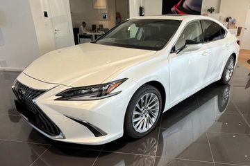 Lexus ES 300h Omotenashi
