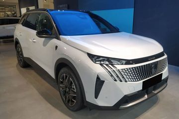 Peugeot 5008 GT 1.2 mHEV e-DCS6