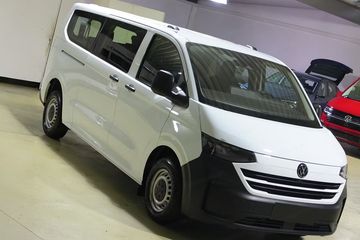 Volkswagen Transporter Kombi L2H1