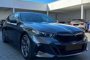 BMW Seria 5 Touring 520d xDrive M Sport
