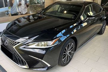 Lexus ES 300h Business Edition 2.5 E-CVT