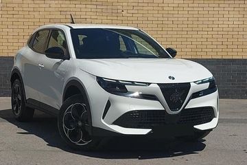 Alfa Romeo Junior Ibrida Q4