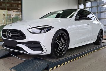 Mercedes Klasa C 200 4-Matic AMG