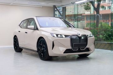 BMW iX xDrive60