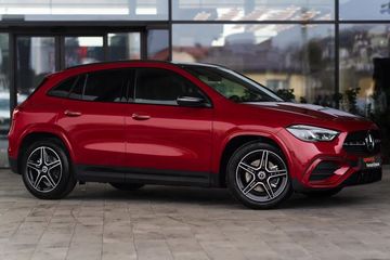 Mercedes GLA 220 4-Matic AMG Line 8G-DCT