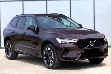 Volvo XC60 B5 AWD Ultra Dark