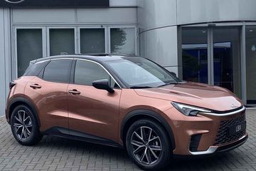 Lexus LBX Emotion 1.5 Hybrid