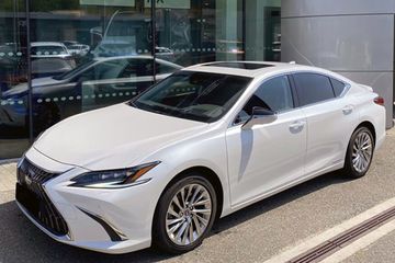 Lexus ES 300h Omotenashi