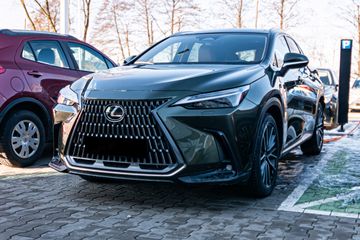 Lexus NX 450h+ Omotenashi 2.5 Hybrid Plug-in AWD