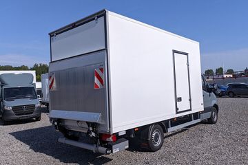 Mercedes Sprinter 319 Kontener 9EP + Winda