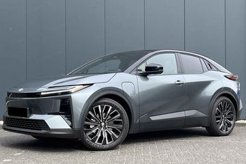 Toyota C-HR + Executive BEV