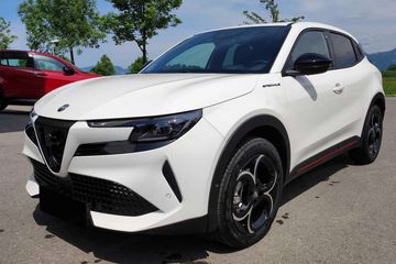 Alfa Romeo Junior 1.2 Ibrida Speciale
