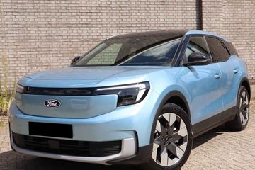 Ford Explorer Premium 77kWh RWD