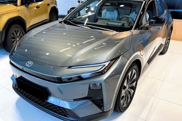 Toyota C-HR + Executive BEV