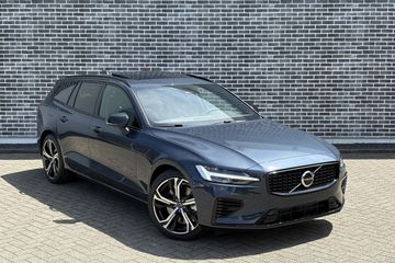 Volvo V60 T6 AWD Plug-In Hybrid Ultra Dark