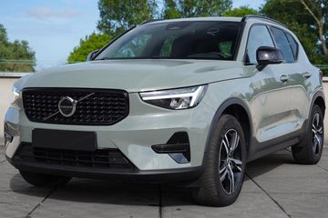 Volvo XC40 B4 Plus Dark