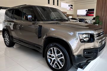 Land Rover Defender 110 D350 X-Dynamic SE