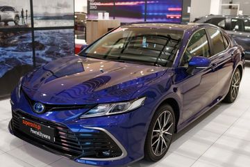 Toyota Camry 2.5 Hybrid Prestige Cvt