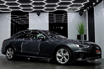 Audi A4 45 TFSI quattro S Line