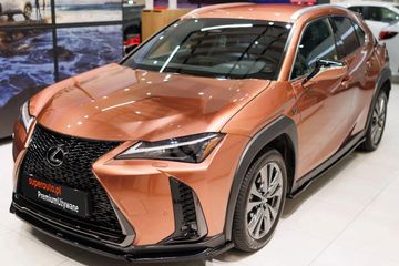 Lexus UX 300h F Sport Design