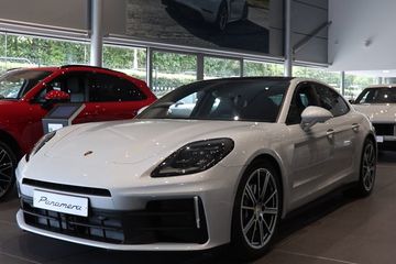 Porsche Panamera 4