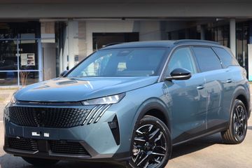 Peugeot 5008 GT 1.2 mHEV e-DCS6