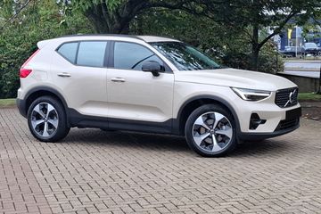 Volvo XC40 B4 Ultra Dark