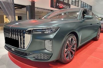Hongqi H9 Deluxe 2.0T MHEV DSG
