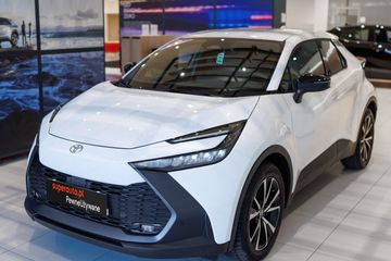 Toyota C-HR 2.0 PHEV Dynamic Force Style