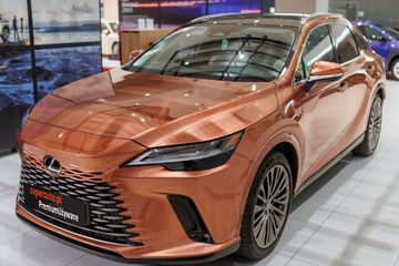 Lexus RX 450h+ Omotenashi
