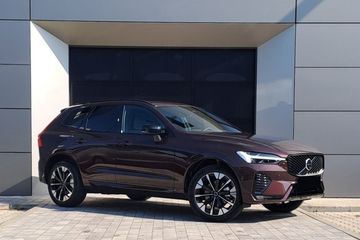 Volvo XC60 B5 AWD Ultra Dark