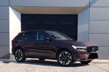 Volvo XC60 T6 Plug-In Hybrid AWD Ultra Dark