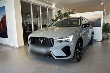 Volvo XC60 B5 AWD Plus Dark