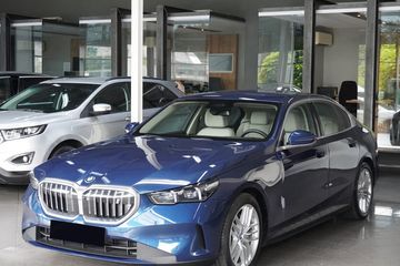 BMW i5 eDrive40
