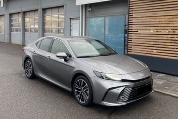 Toyota Camry Executive 2.5 Hybrid Dynamic Force