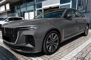 Hongqi H9 Deluxe 2.0T MHEV DSG